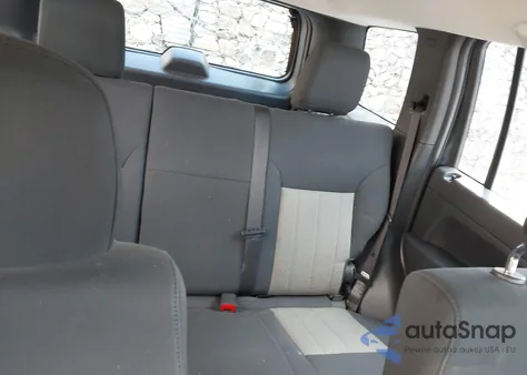 2010 Jeep Liberty Sport z USA, uszkodzony, nr VIN 1J4PN2GK2AW135038